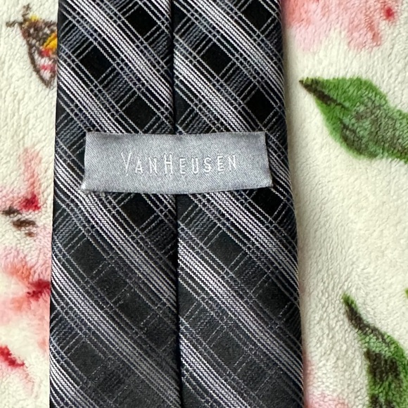 Van Heusen Black and Silver Diagonal Striped Tie - Picture 2 of 2